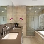 Baño junto a la ventana