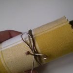 Envuelva el frasco con un paño para el soporte