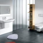 El interior del baño en un estilo moderno.
