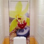 Persianas en el baño detrás del baño