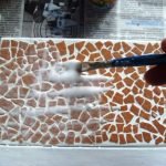 Fija la superficie con pegamento