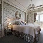 Dormitorio con balcon