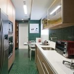Piso verde en la cocina