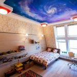 Cama junto a la ventana