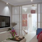 Pequeño salón con TV.