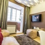 Sala de estar combinada con un balcón.
