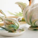 Utensilios de cocina con cisnes