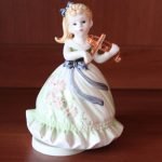 Estatuilla de porcelana