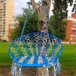 Columpiarse bajo un abedul