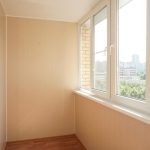 Balcón de plástico en el interior