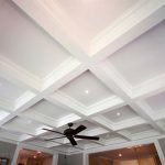 Techo blanco con ventiladores