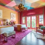 Colores brillantes en el interior del dormitorio.
