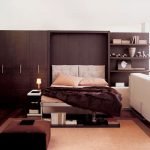 Cama transformadora en la sala de estar