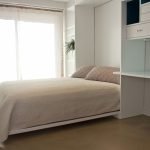 Cama en el dormitorio