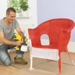 Pintar una silla con una pistola