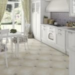 Azulejo blanco en la cocina