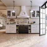 Cocina con acceso al patio.