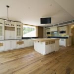 Interior de cocina con islote
