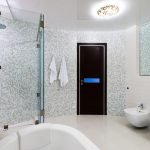 Cabina de ducha en el baño
