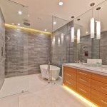 Cabina de ducha en el baño