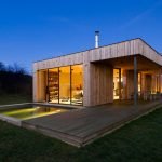 Casas de madera con terraza.