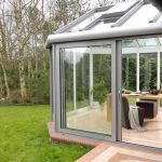 Acristalamiento de la veranda en el país