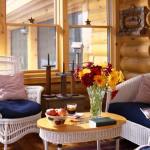 Sillas y mesa en la veranda