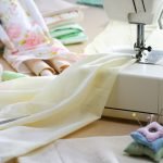Trabajar en una máquina de coser