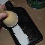 Aplicar pintura acrílica blanca