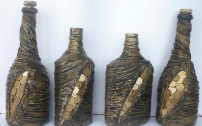 Talleres sobre decoupage de botellas con medias