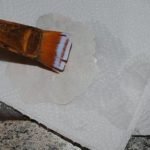 Aplicar pegamento a la flor