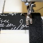 Coser los extremos de la cinta.