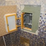 Falsa pared en el baño