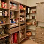 Organización del almacenamiento de productos secos.