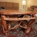 Una mesa de enganches en la sala de estar