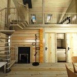 Interior de la casa con escalera