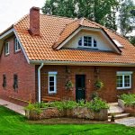 Casa de dos pisos con marco