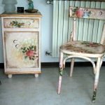 Silla y gabinete después de la restauración.