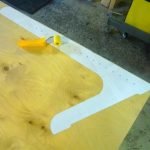 Pegamento sobre madera contrachapada