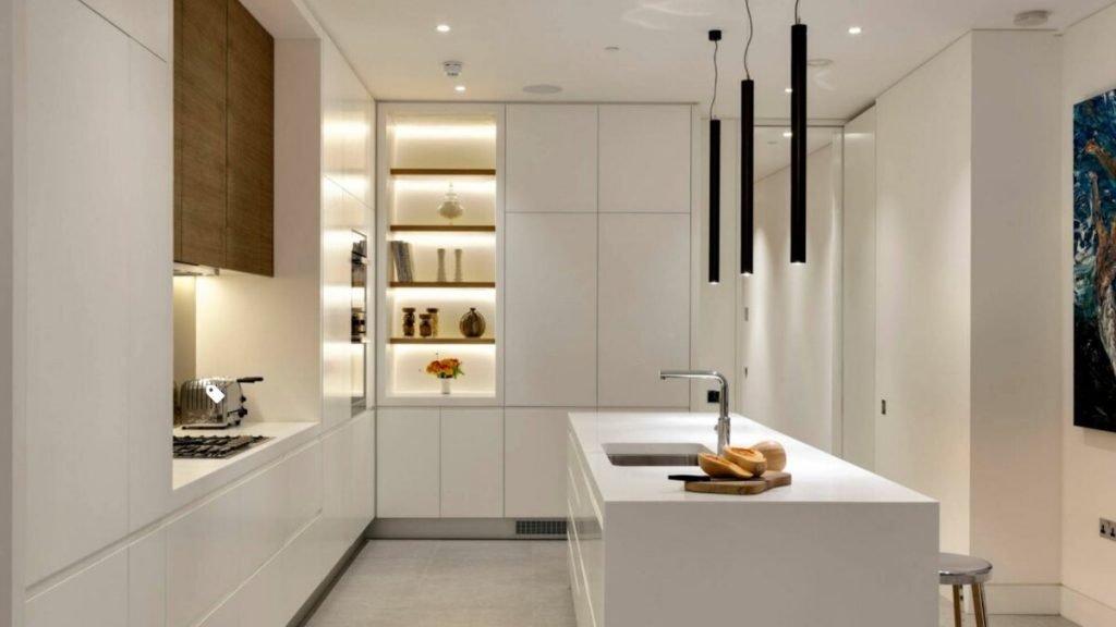 Interiorisme de cuina blanca