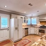Cocina con acceso al patio.