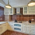 Diseño de cocina en forma de L: auriculares de ubicación