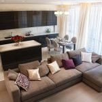 La cocina entra al living