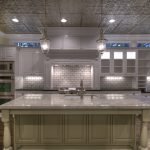Decoración del techo en la cocina.