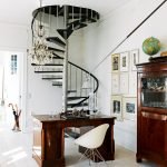 Muebles de madera en la oficina