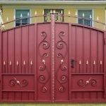 Puerta con puerta integrada