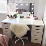 Mesa junto a la ventana