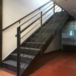 Escalera en dos trenzas de metal.