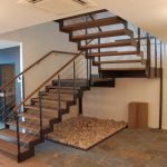 Escalera al segundo piso en un kosoura