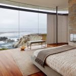 Enormes ventanas en el dormitorio